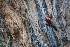¿Cómo escalar en roca? Escalada deportiva